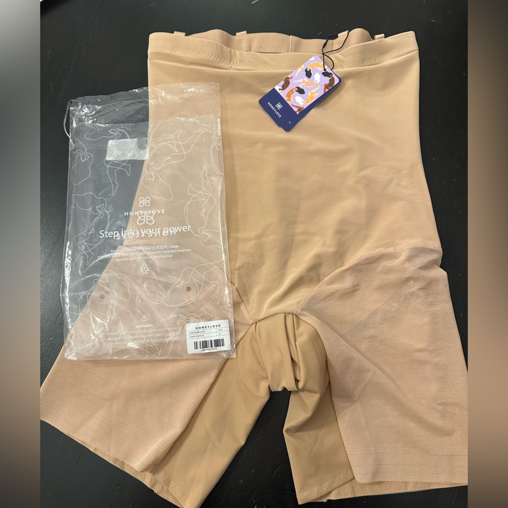 NEW IN PACKAGE HoneyLove superpower short in Sand color 1x shapewear